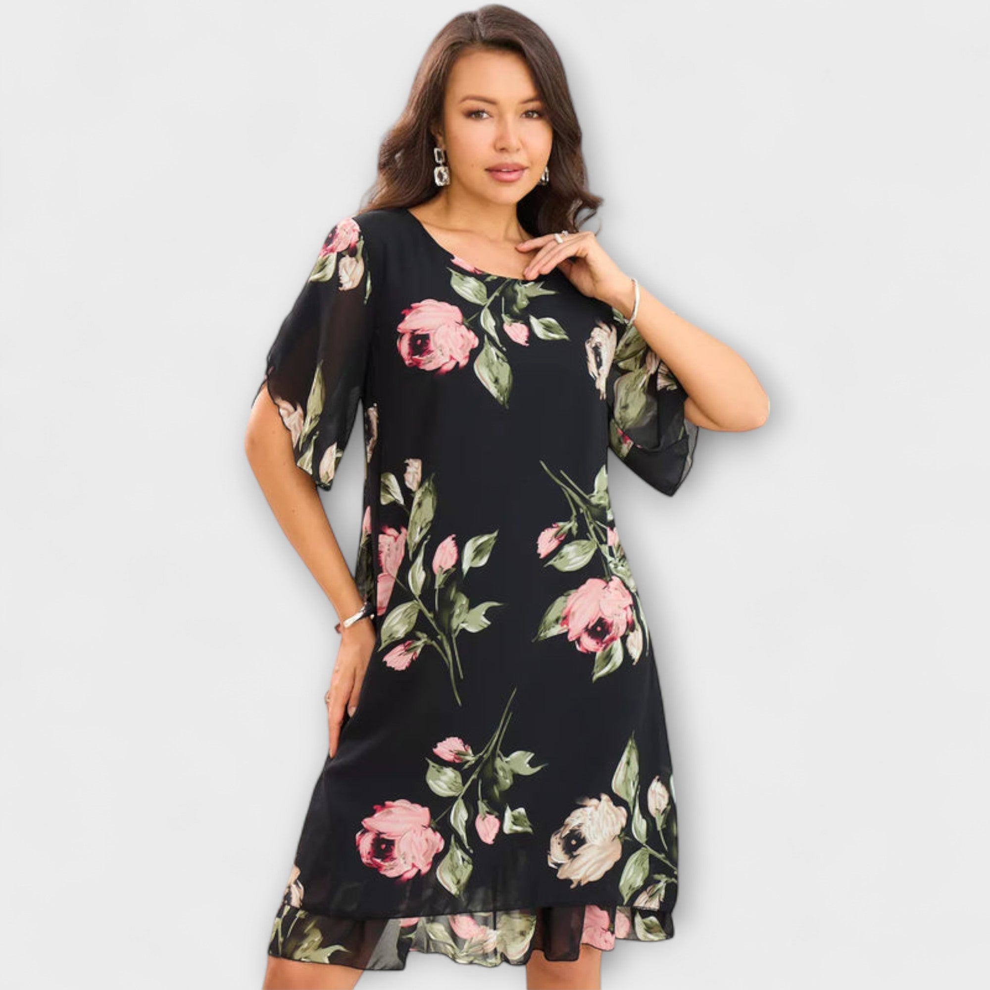 Elegantes Chiffonkleid in Schwarz mit Rosen-Blumenmuster, Rundhalsausschnitt, ausgestellter Saum.
