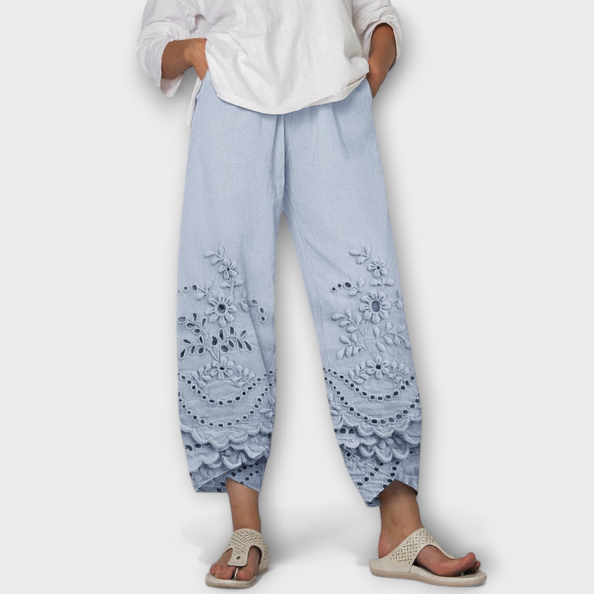 Spitzenhose mit floralen Stickereien, weitem Bein und dekorativem Saum, blau