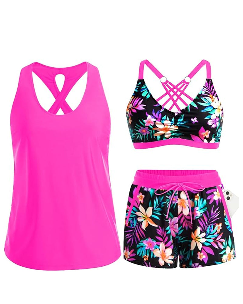 Dreiteiliges Tankini-Set: fuchsia Tanktop, floraler Bikini-BH mit Kreuzträgern, Shorts.
