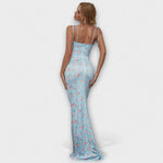 Hellblaues langes Abendkleid mit Blumenprint, schmale Spaghettiträger, Rückendetail mit Bindung
