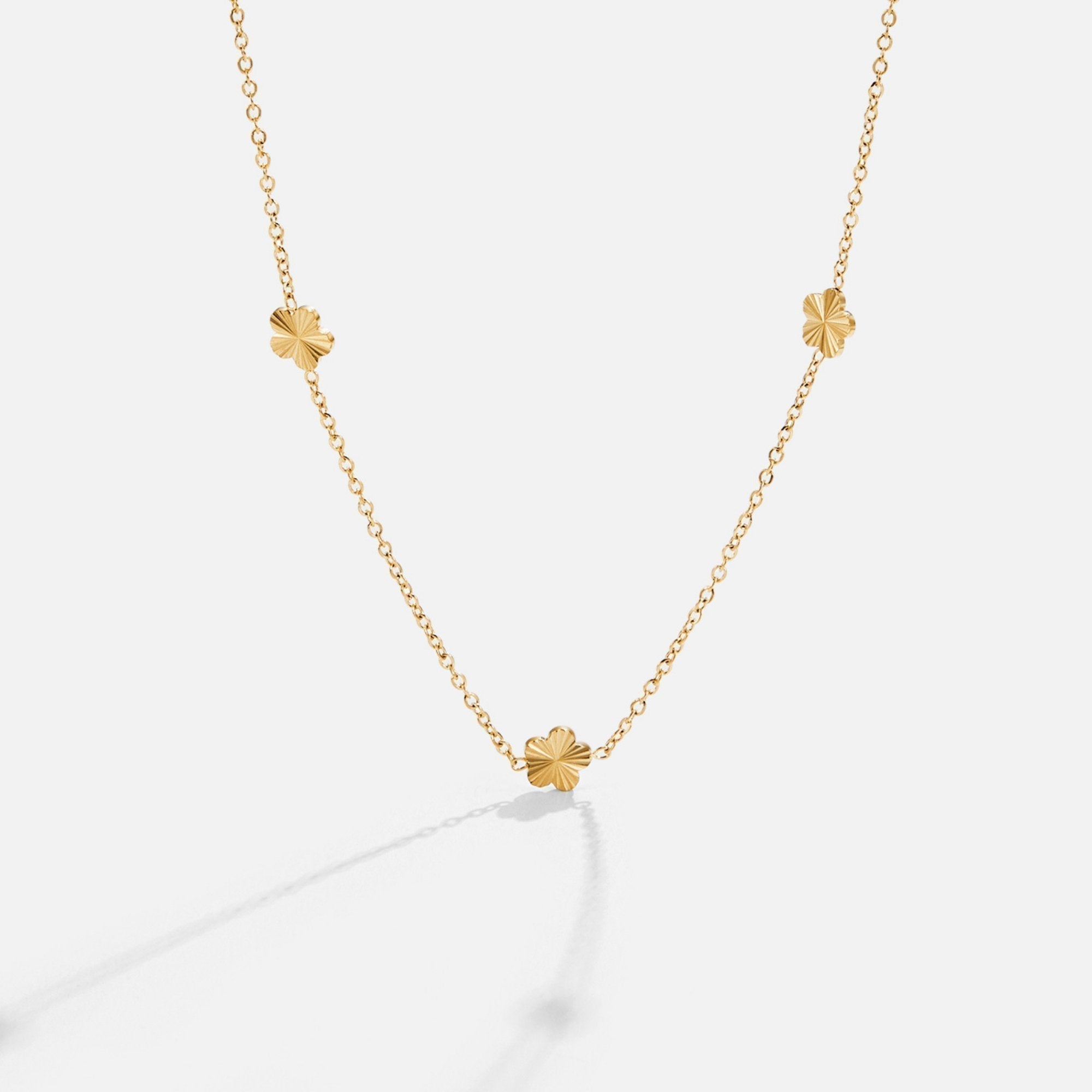 Feine 18-Karat-Gold-Halskette mit drei Blütenanhängern