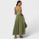 Olivgrünes Midi-Trägerkleid mit schmalen Trägern und Faltenrock, Rückansicht