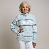 Pullover mit Stehkragen, hellblau gemusterter Strickoptik und Norwegerstreifen vorne