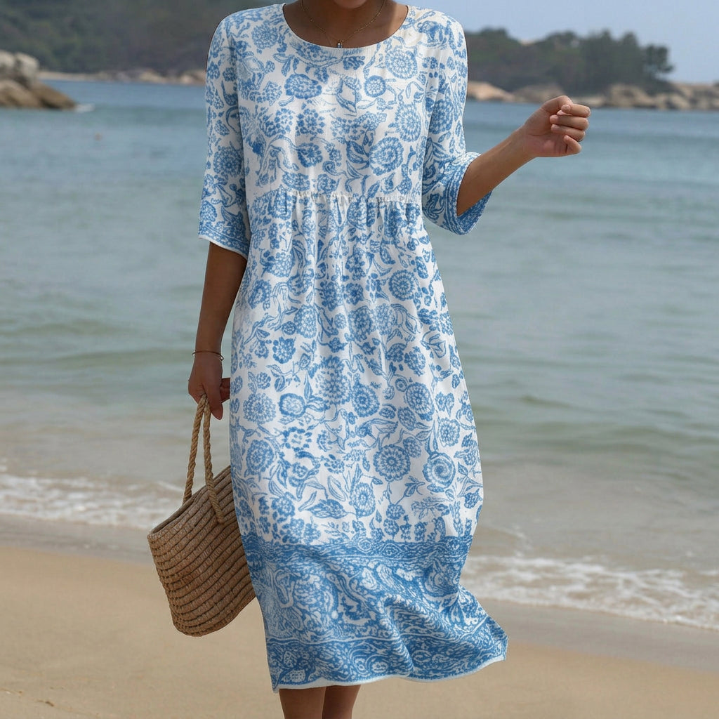 Maxi-Kleid mit Rundhalsausschnitt, blau-weißem Muster und 3/4-Ärmeln