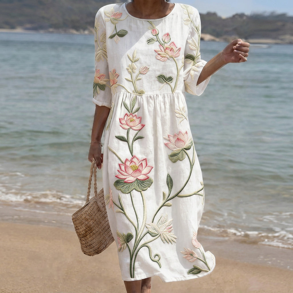 Kleid mit Blumen- und Pflanzenmuster, helles Leinen, Taillenbund, kurze Ärmel