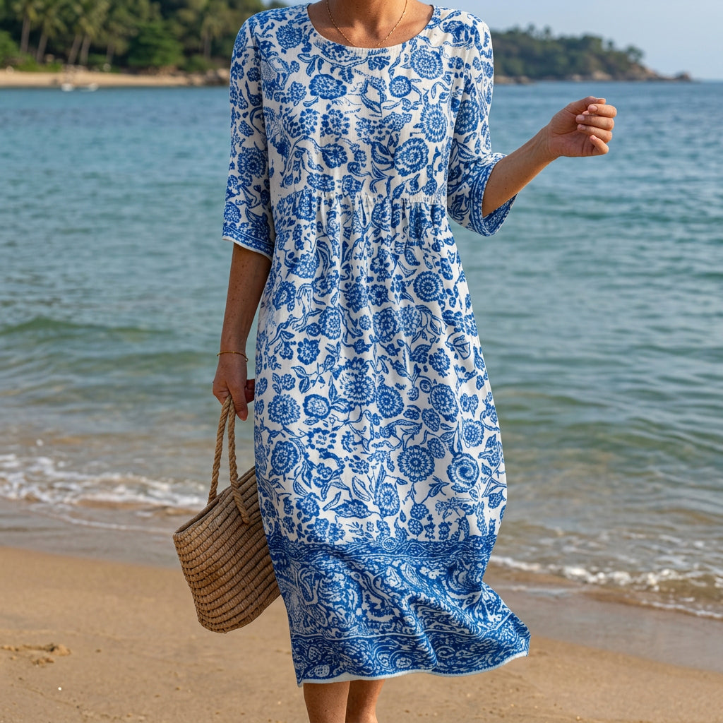 Maxikleid mit Rundhalsausschnitt, 3/4-Ärmeln und blau-weißem Blumenmuster