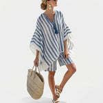 Gestreiftes Blusen-Shorts-Set: V-Ausschnitt-Bluse mit Bindeband, Shorts in Blau-Weiß