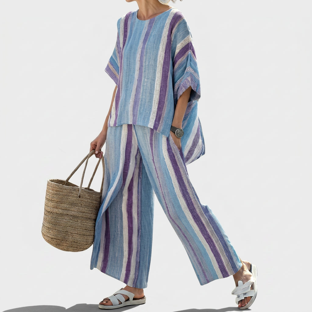 Gestreifter Streifenanzug mit weitem Shirt und Hose, türkis-lila-blaue Vertikallinien