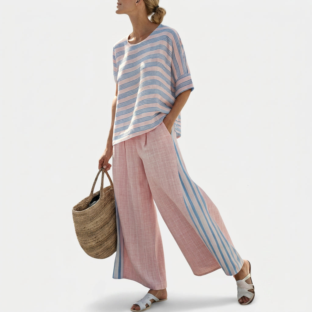 Bambus-Leinen-Set: kurzärmeliges Blau-gestreiftes Shirt und weite Rosa-Hose mit Seitenschlitz