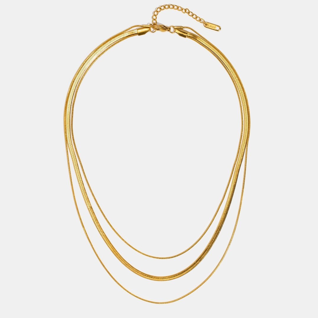 Mehrfädige Goldkette mit drei feinen Gliedersträngen und Verschluss