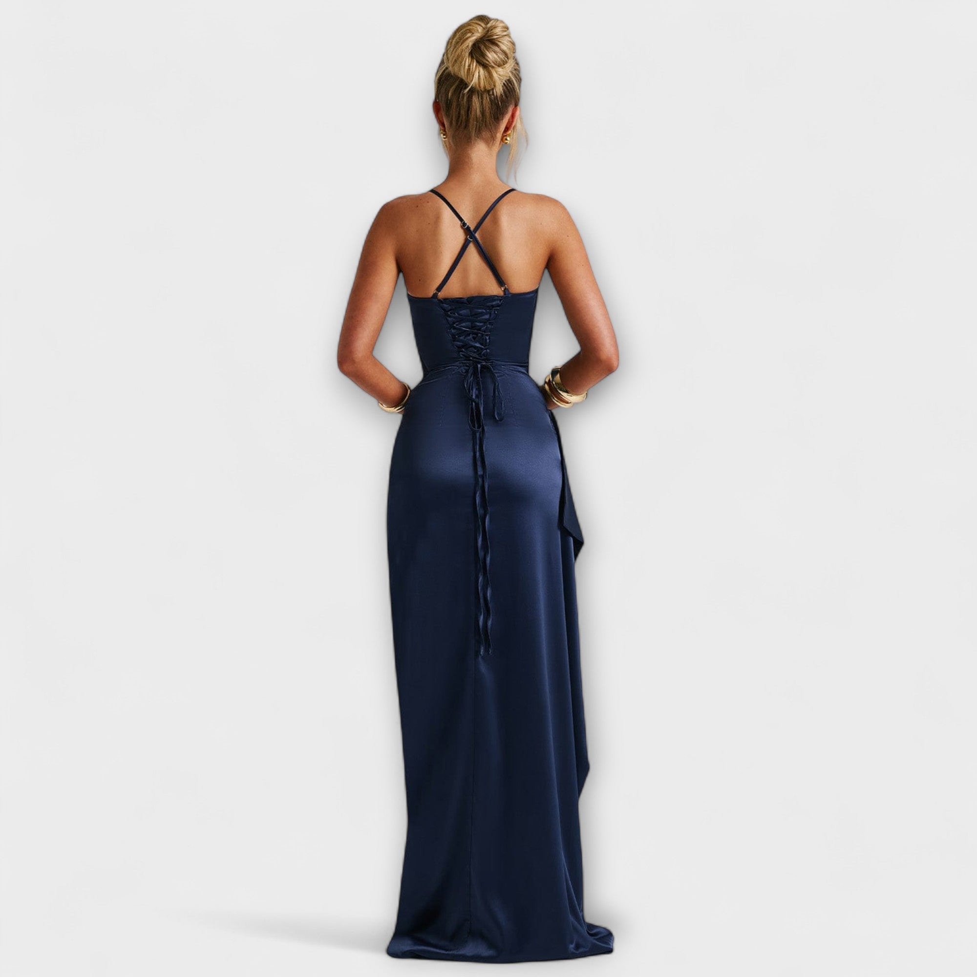 Krissi Marineblaues Maxikleid im Rücken mit gekreuzter Trägerung und tiefem Schlitz