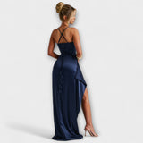 Krissi Marineblaues Maxikleid mit gekreuzten Rückenträgern und seitlichem Volant