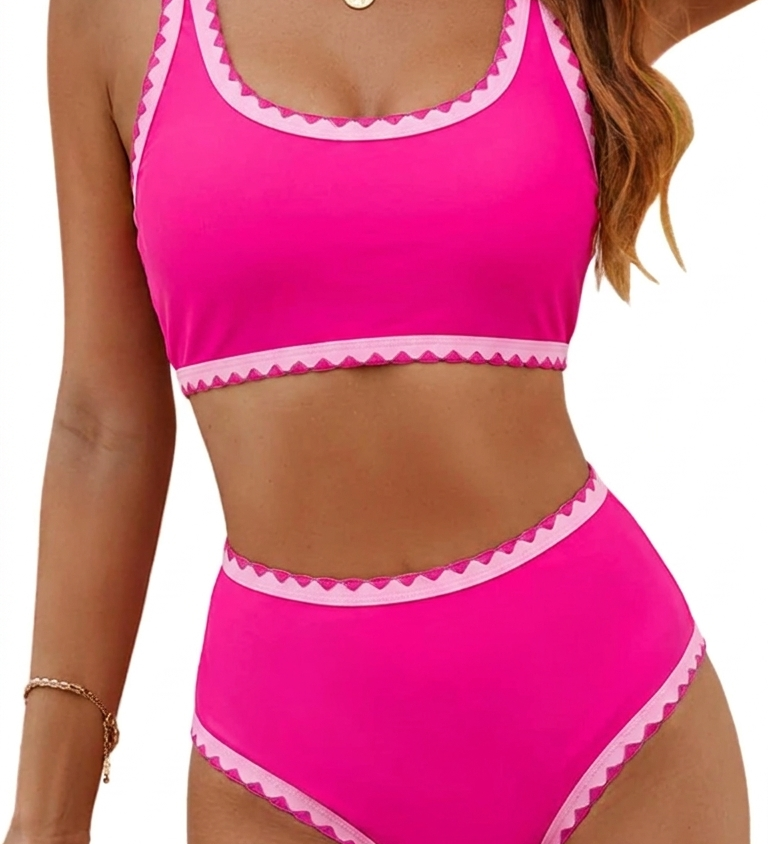 Bauch-Weg-Bikini in Rosa mit weißem Zackenband, Neckholder-BH und hohen Slips