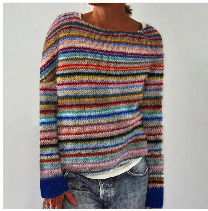 Pullover mit langen Ärmeln und bunten Horizontalstreifen auf mehrfarbigem Strick