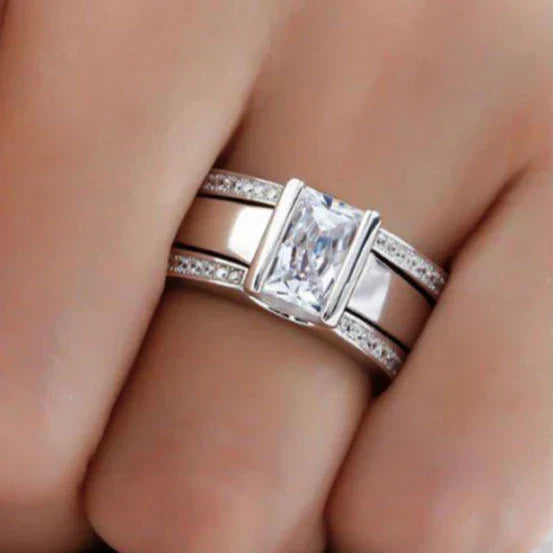 Silberner Vintage-Ring mit rechteckigem Zirkonia und Ziersteinen