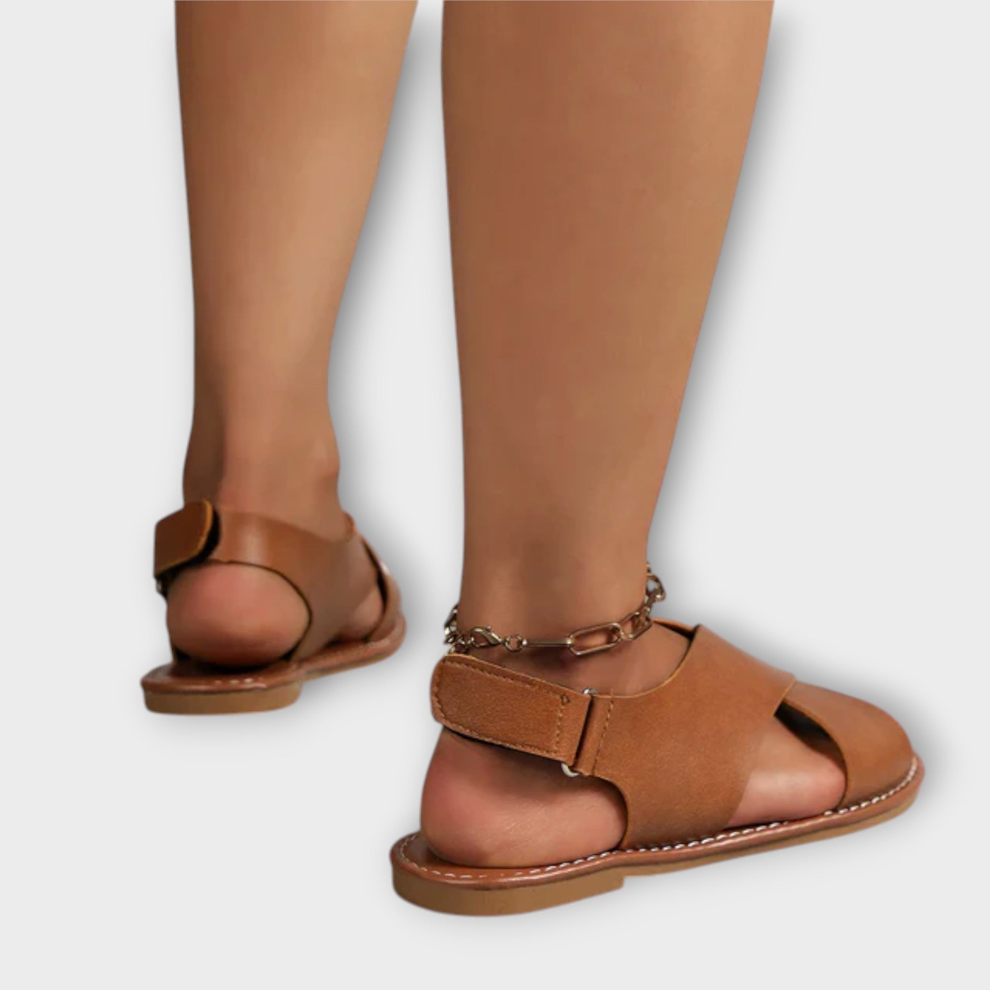 Braune Damen-Sandalen mit Schnalle, flache Sohle, Riemen um den Fuß