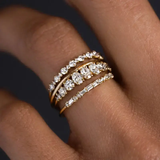 "Elegantes Vintage-Zirkonia-Ring-Set" could be rewritten as "Elegantes Set von Vintage-Zirkonia-Ringen".