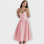 Rosa ärmelloses Korsettkleid mit Trägern und ausgestelltem Faltenrock