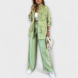 Hellgrünes Zweiteiler-Set mit Utility-Jacke und weitem Hosenbeinschnitt