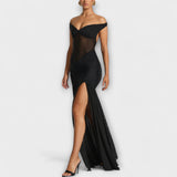 Schwarzes Schlitzkleid mit schulterfreiem Ausschnitt und seitlichem Schlitz