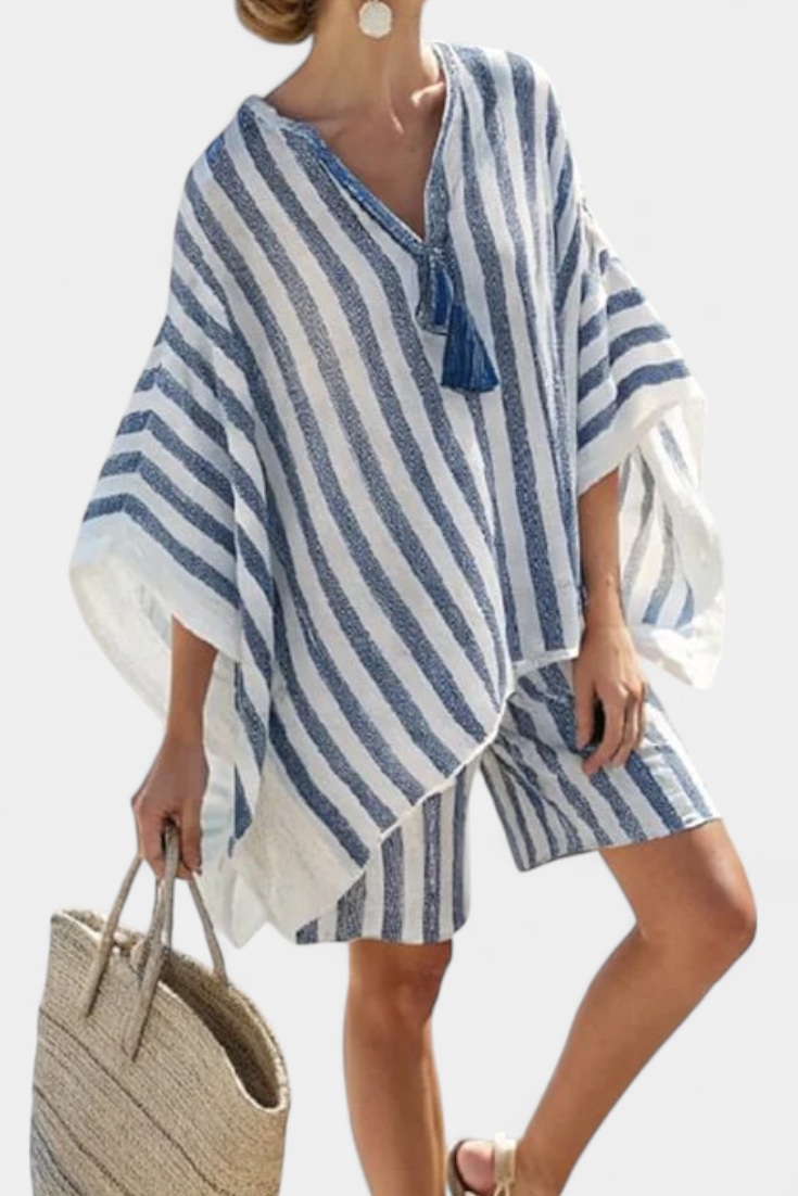 Gestreiftes Blusen-Shorts-Set: ponchoartige Bluse mit Tassel am Ausschnitt, Shorts