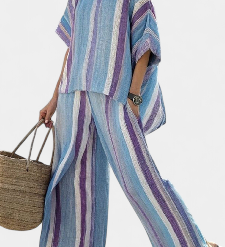 Gestreifter Streifenanzug: weites Oversize-Shirt und weite Hose mit türkis-lila Streifen