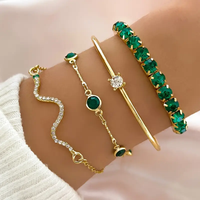 Elegantes Set aus Vintage-Grünen Armbändern mit funkelnden Kristallen