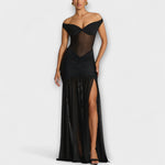 Schwarzes, schulterfreies Schlitzkleid mit drapiertem Bustier und weitem Rock