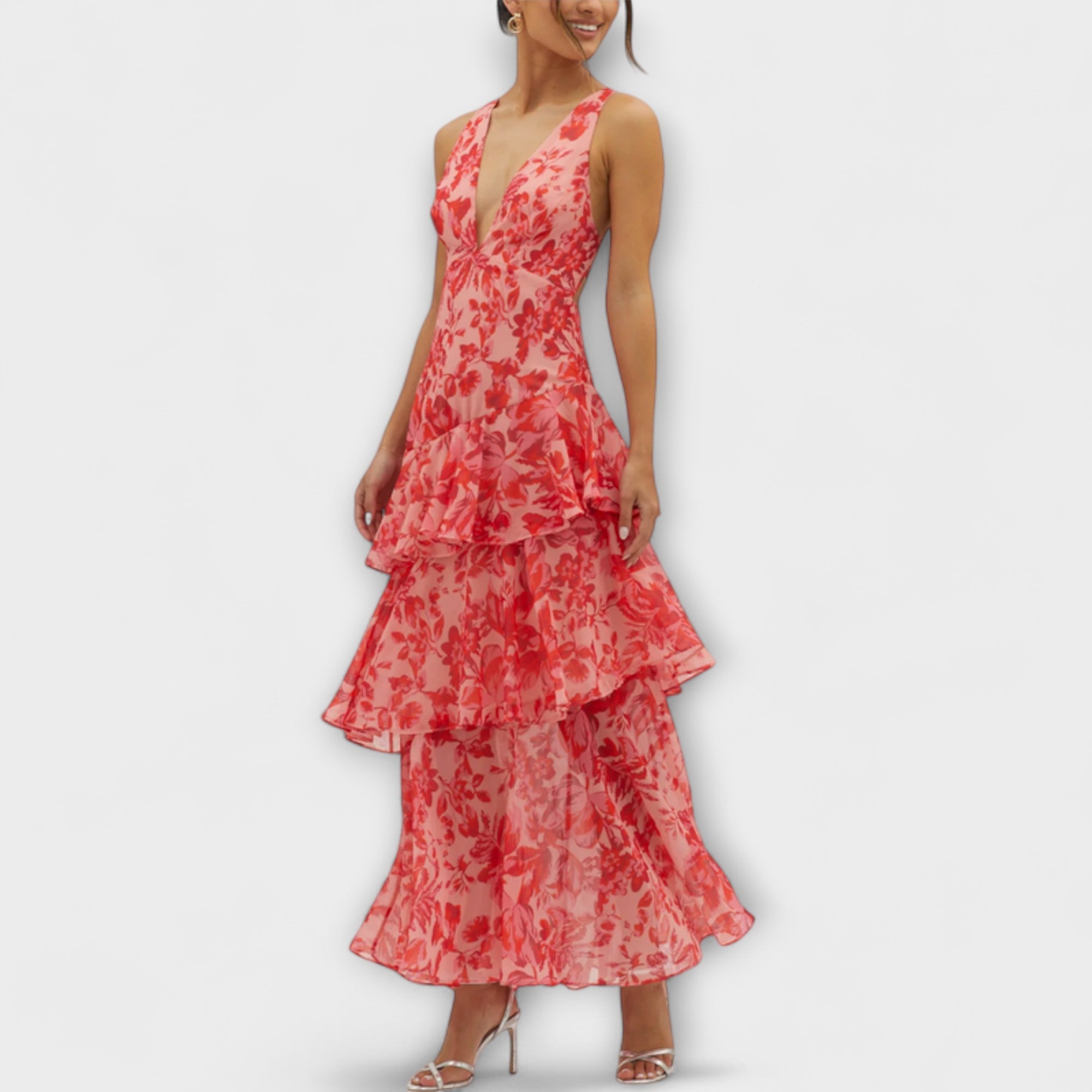 Korallfarbenes Chiffonkleid mit V-Ausschnitt und mehrlagigen Volants