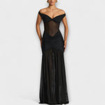 Schwarzes Schlitzkleid mit drapiertem Vorderteil und langem, fließendem Rock