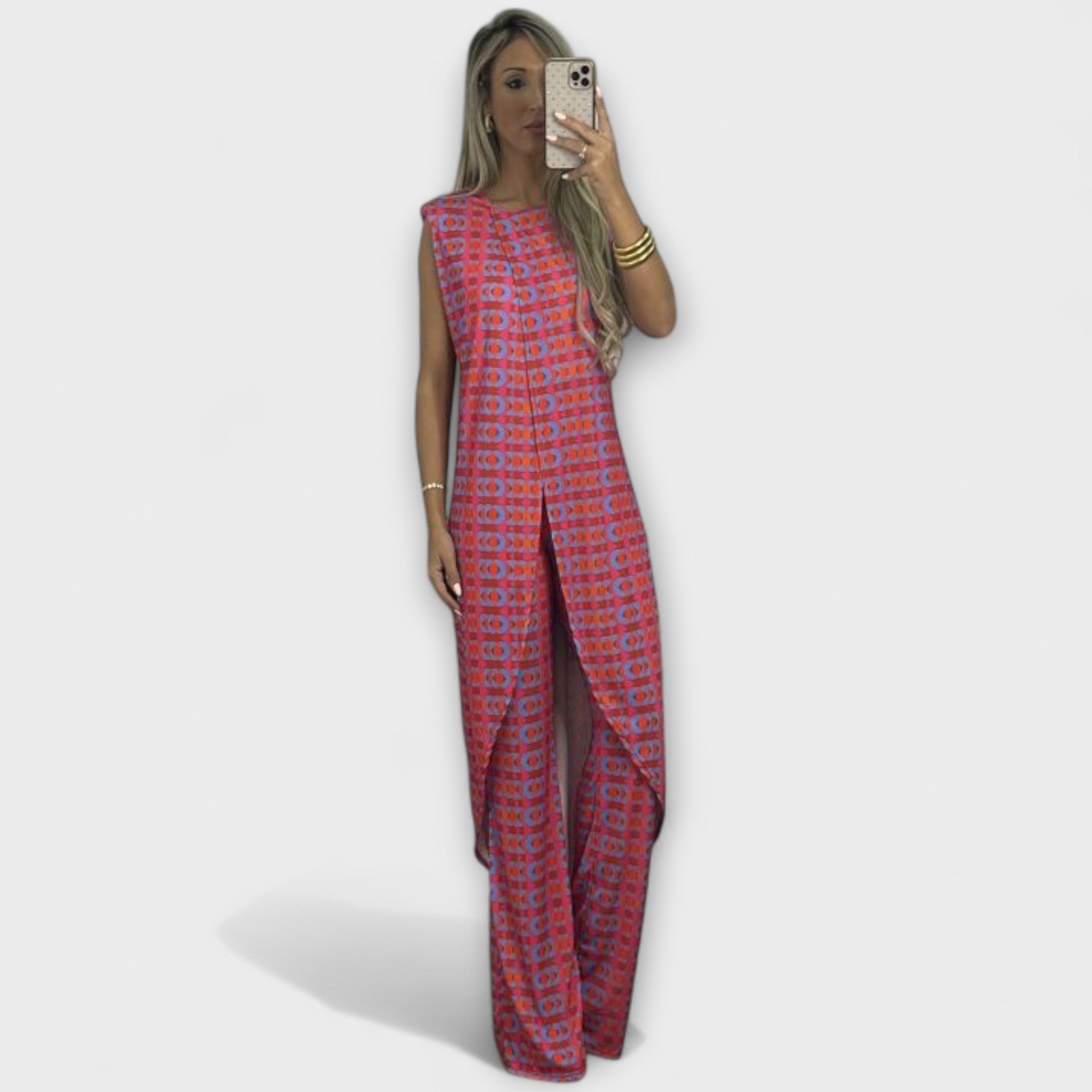 Ärmelloser Maxi-Jumpsuit mit rotem Muster und Schlitz vorn