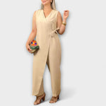 Beiger ärmelloser Jumpsuit mit V-Ausschnitt und Bindegürtel, weitem Bein