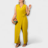 Gelber ärmelloser Jumpsuit mit V-Ausschnitt und Schleifenband am Bund, weitem Bein