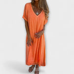 Elegantes Malaga Kleid in Orange mit V-Ausschnitt, kurzen Ärmeln und weitem Rockteil