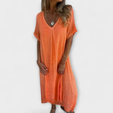 Elegantes Malaga Kleid in Orange, seitliche Ansicht mit V-Ausschnitt und lockerer Länge