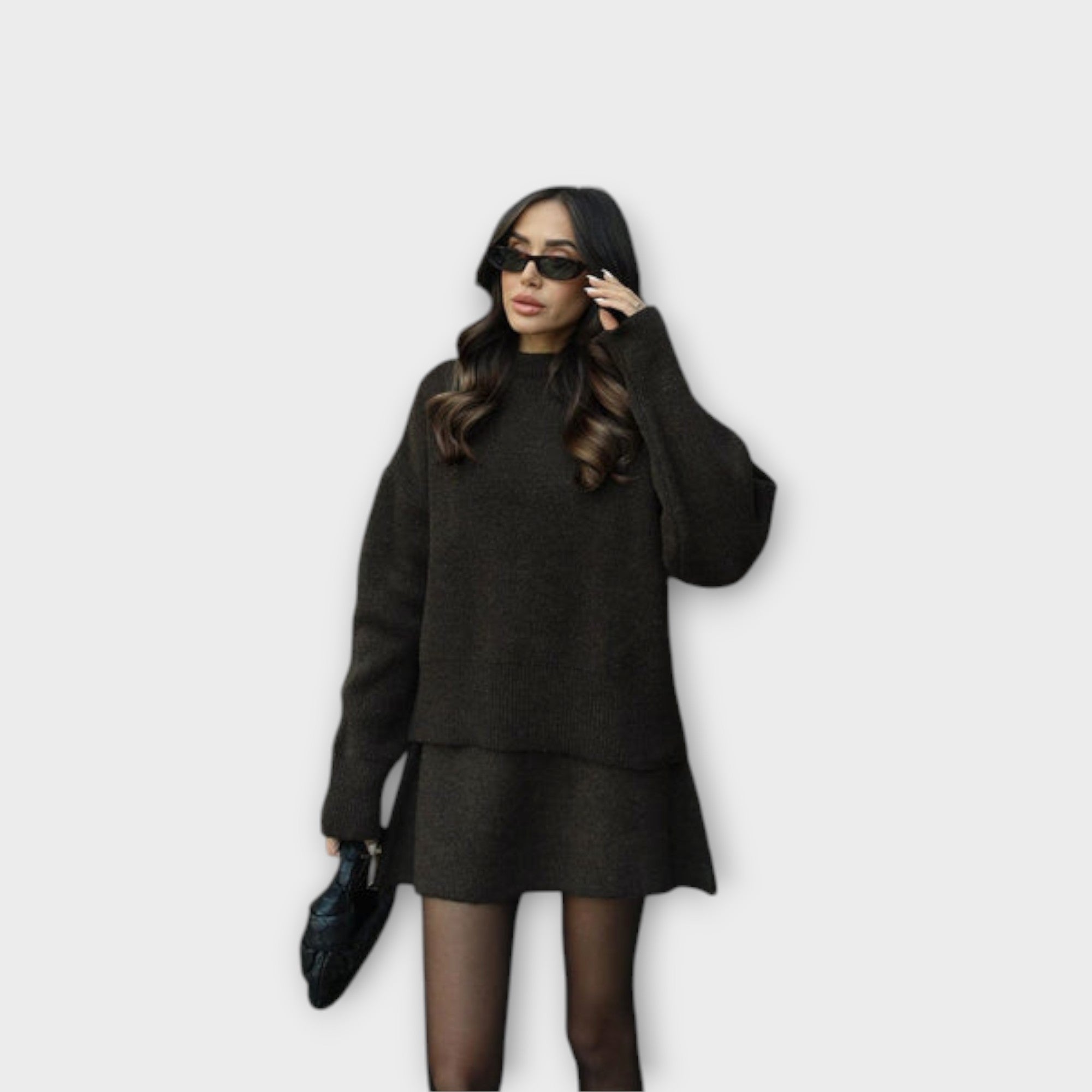 Lässiges Strickset: Pullover und Rock in Schwarz mit weiten Ärmeln