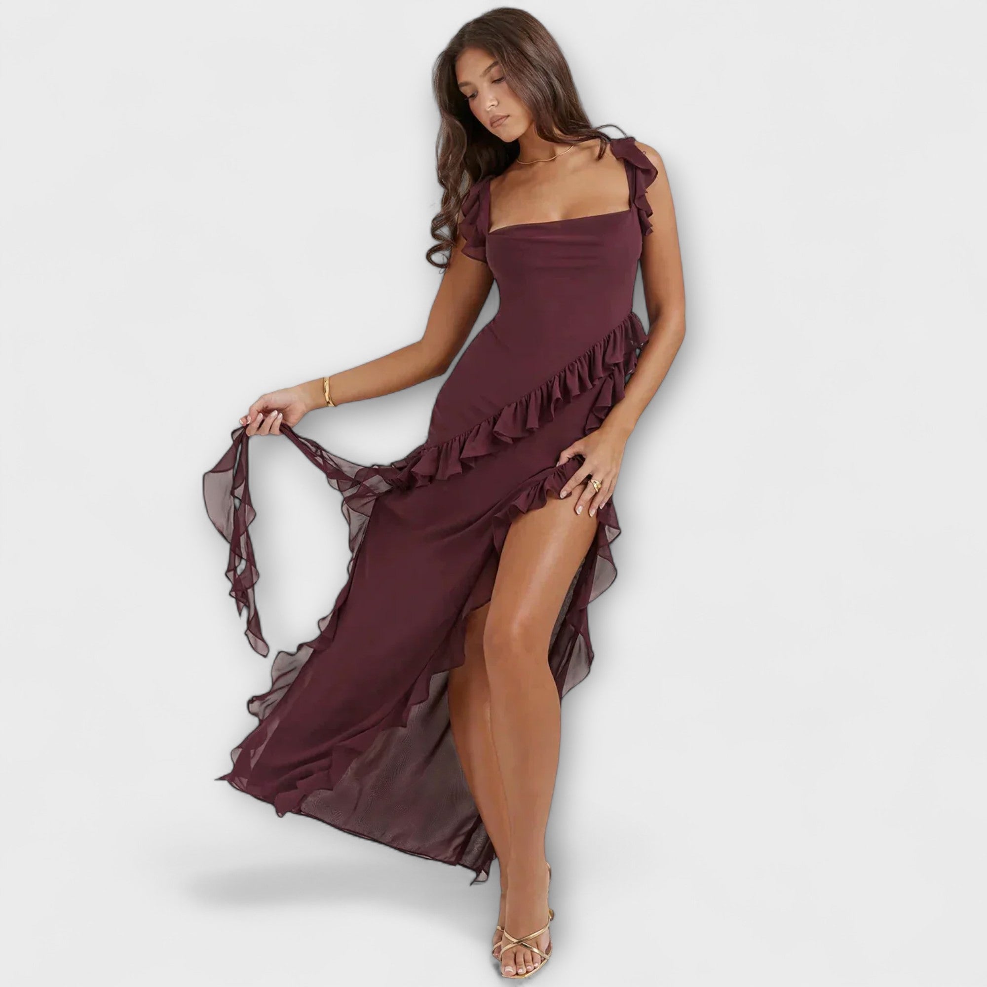 Bordeauxrotes Maxikleid mit quadratischem Ausschnitt, Rüschen und tiefem Beinschlitz