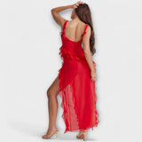 Rotes Maxikleid mit Spaghettiträgern, offenem Rücken und Volantdetails, mit seitlichem Schlitz