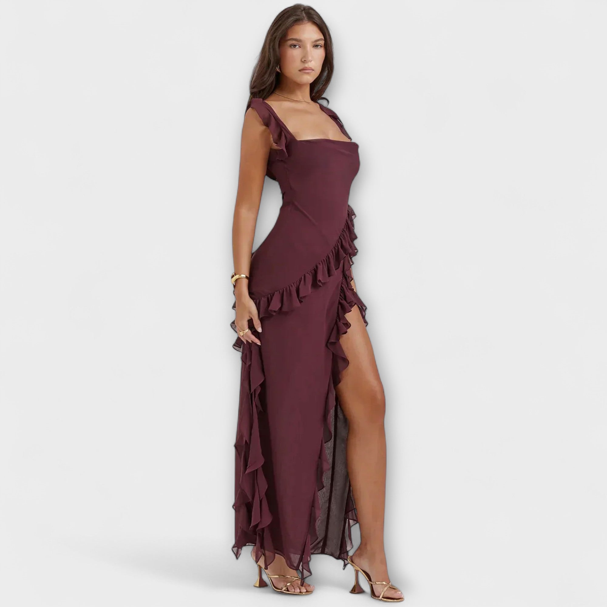 Bordeauxrotes Maxikleid mit eckigem Ausschnitt, Rüschen-Volants und langem Beinschlitz