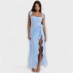 Hellblaues Maxikleid mit Trägern, Rüschen-Volants und asymmetrischem Schlitz