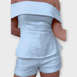 Zweiteiliges Set: schulterfreies Peplum-Oberteil und Shorts, hellblau