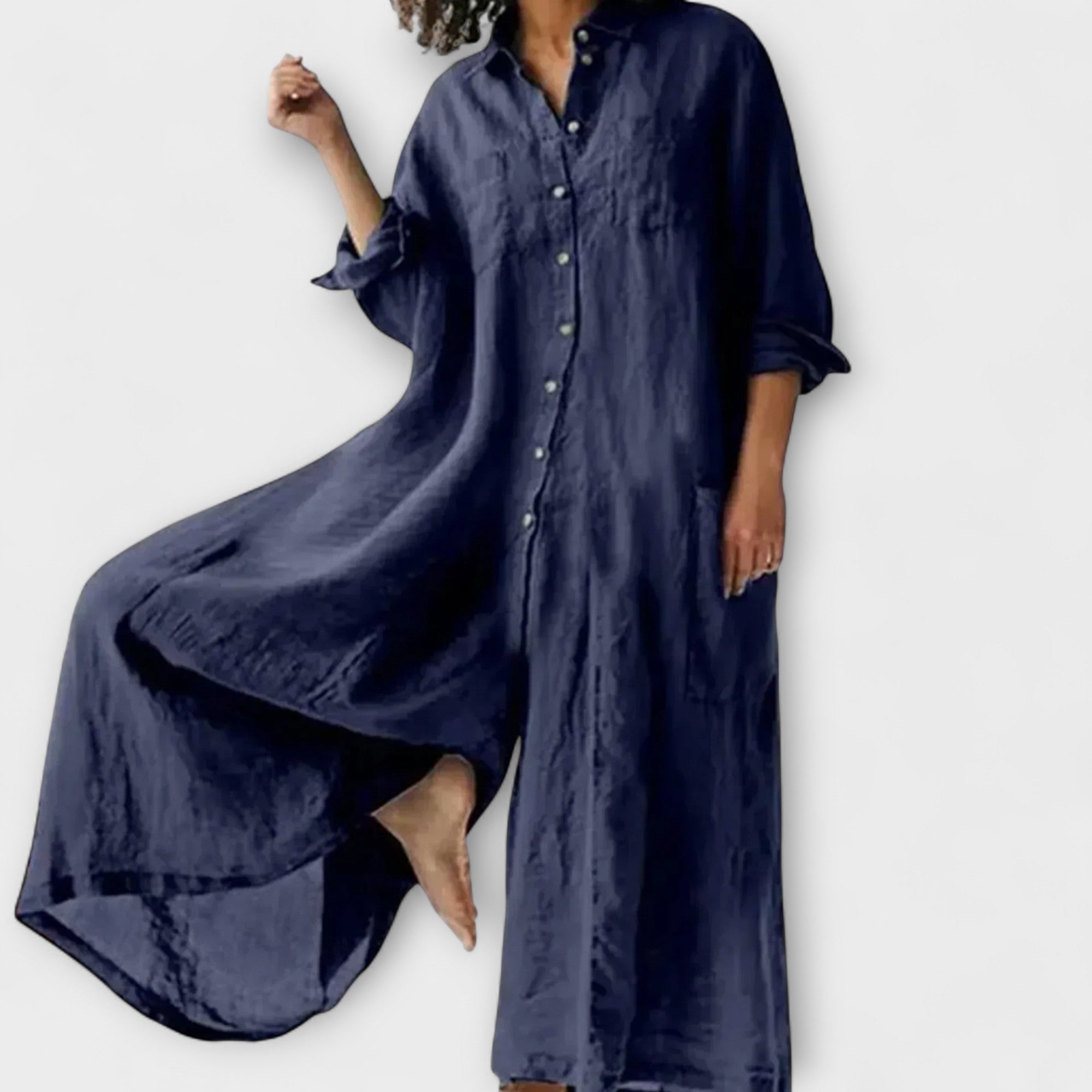 Bequemer Jumpsuit in Dunkelblau, Knopfleiste vorn, weite Ärmel, lang und locker fallend