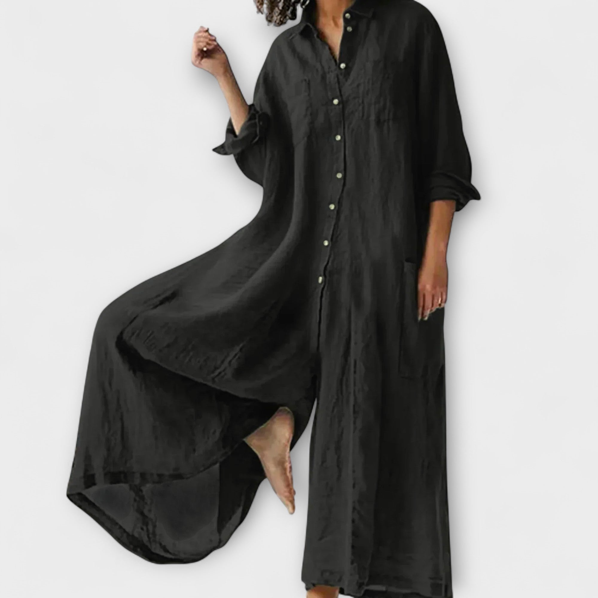 Bequemer Jumpsuit in Schwarz, Knopfleiste vorn, weite Ärmel, lang und luftig fallend