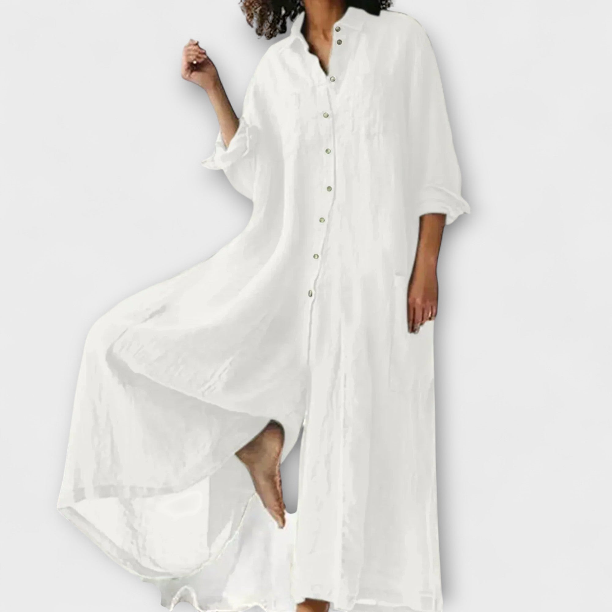 Bequemer Jumpsuit in Weiß, knöpfbare Vorderseite, weite Ärmel, lang, locker geschnitten