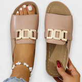 Rosa Sandalen mit breitem Riemen, goldfarbenem Logo-Buckel und offener Zehenpartie