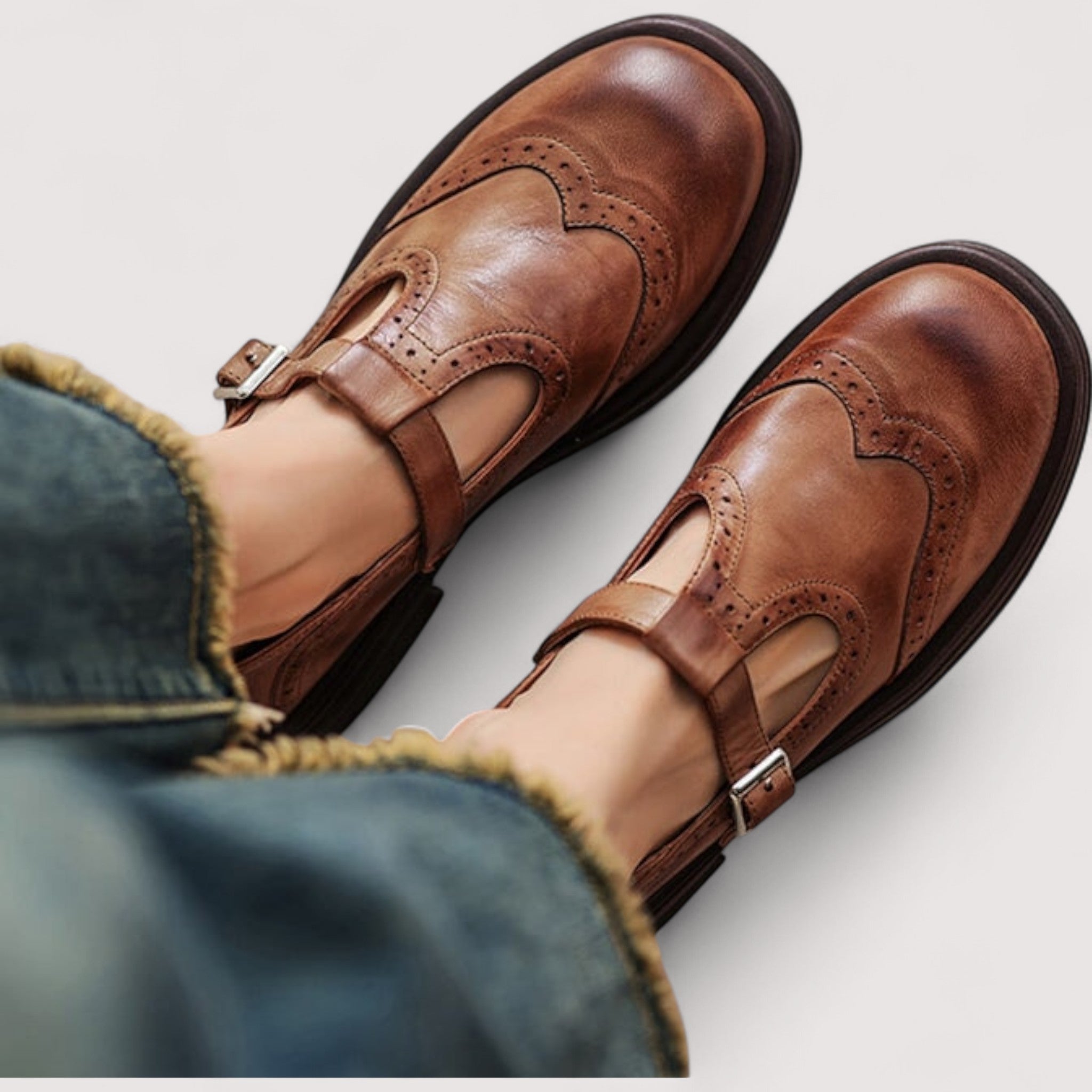 Komfortabsatzschuhe in Braun mit Riemen und Lochmuster