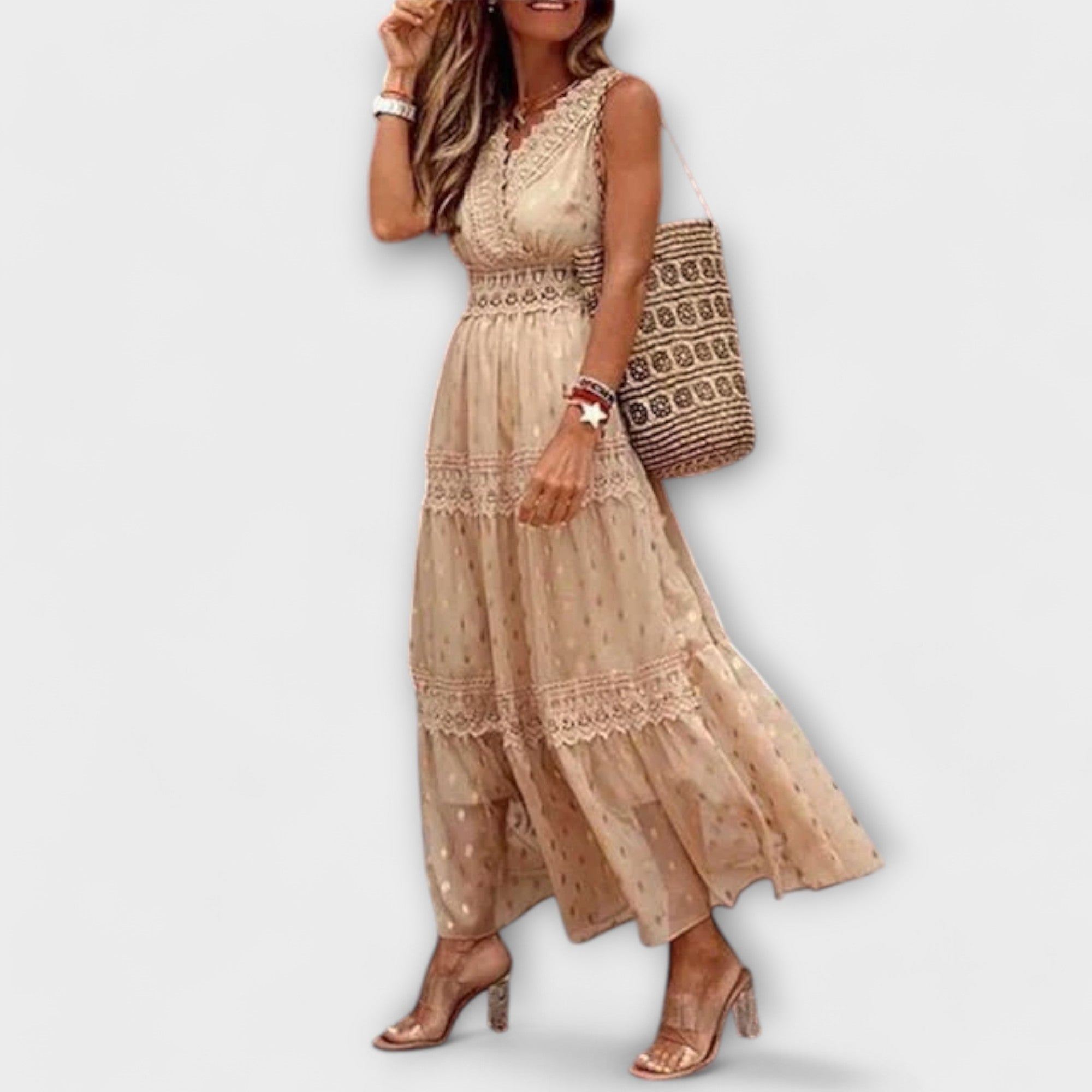 Maxikleid von Lola in Creme mit feinen Punkten und Spitzenborte am Rock