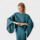 Kimono-Kleid aus Leinen-Baumwolle in Blau mit Flügelärmeln und Bindebund in der Taille