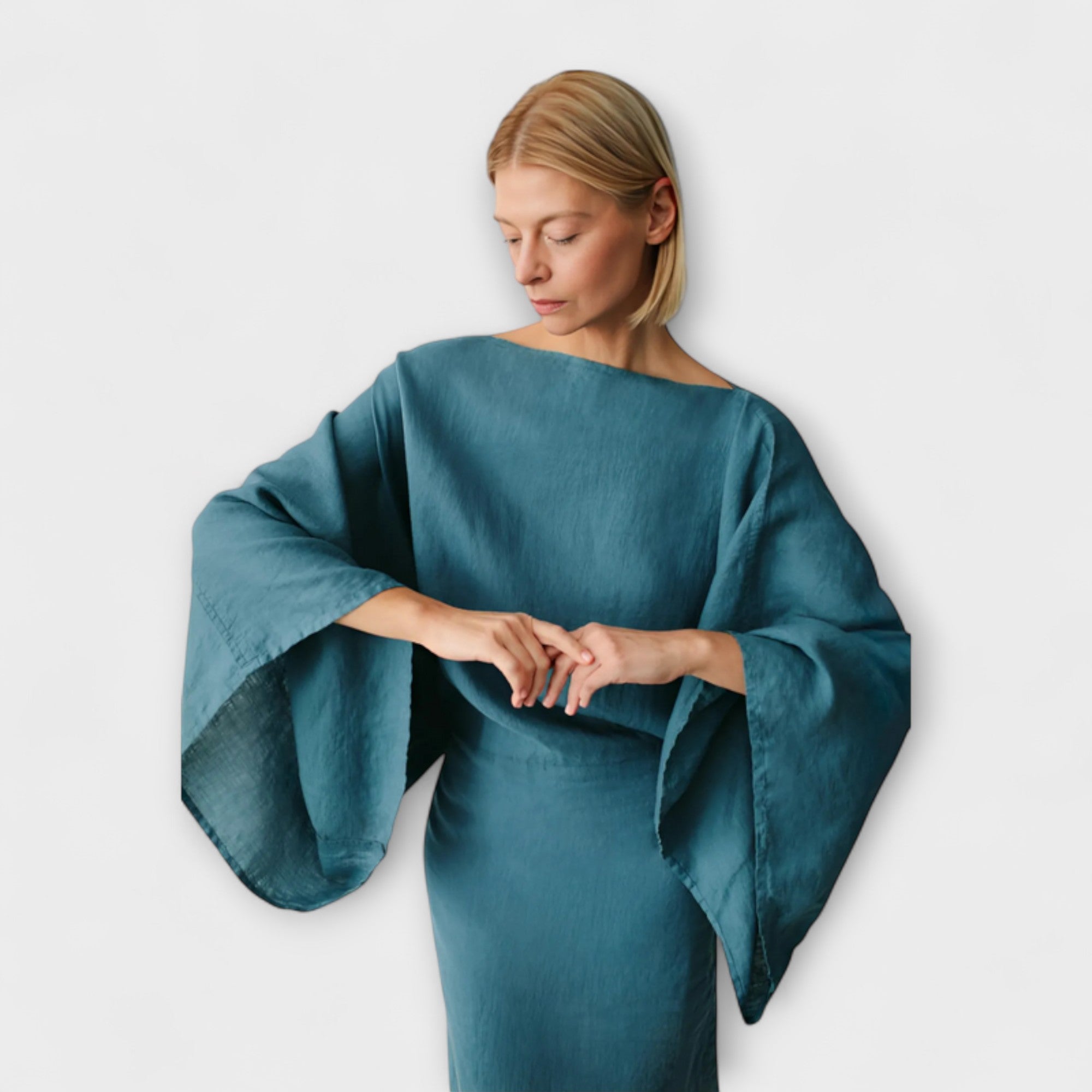 Kimono-Kleid aus Leinen-Baumwolle in Blau mit Flügelärmeln und Bindebund in der Taille