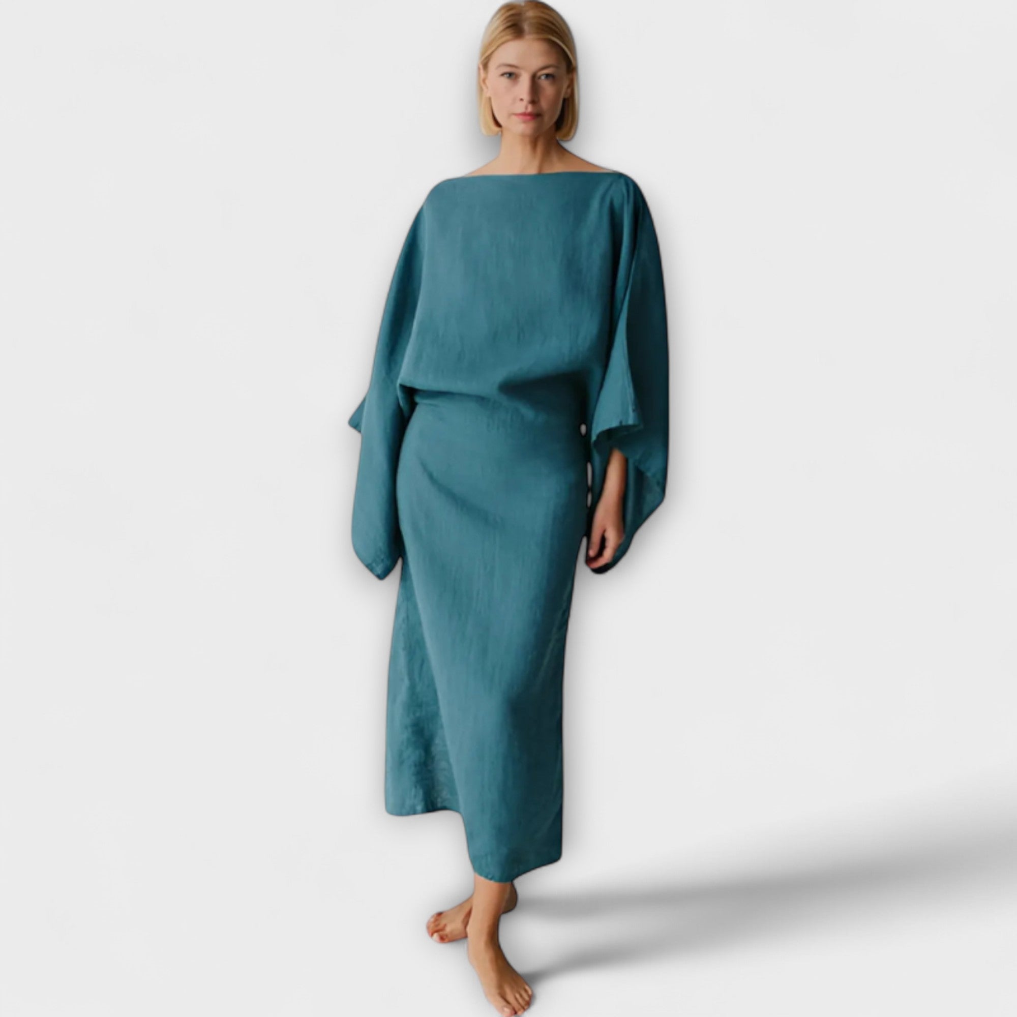 Kimono-Kleid aus Leinen-Baumwolle in Blau mit schmalem Rock und seitlichen Schlaufen